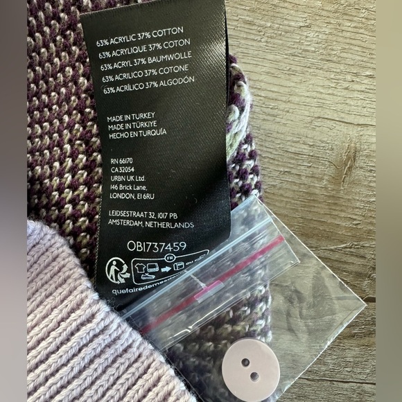 Urban Outfitters Santorini Buttoned Sweater Vest - Picture 6 of 6